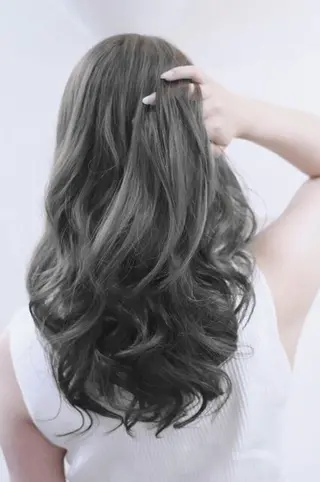 ロング カラー パーマ ヘアアレンジ 大阪レミーエクステ チビ編み込みのヘアスタイル