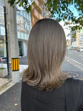 セミロング カラー 井手 素子のヘアスタイル