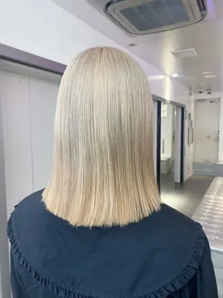 ミディアム レイヤー/ハイトーン 🧸SENAのヘアスタイル