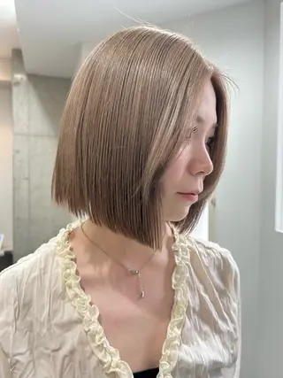 ショート カラー ベージュカラー🐑 レイヤー🤎塚原優芽のヘアスタイル