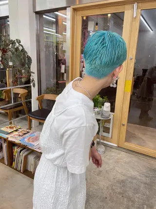 ショート カラー ストレート／Wカラー 星野光咲のヘアスタイル