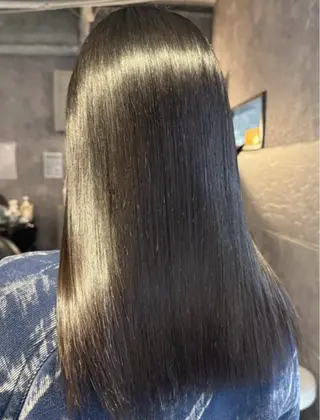 セミロング 💜eluあやね💜 🫧カラー・縮毛矯正のヘアスタイル