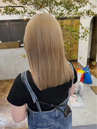 セミロング カラー 森 彩夏のヘアスタイル