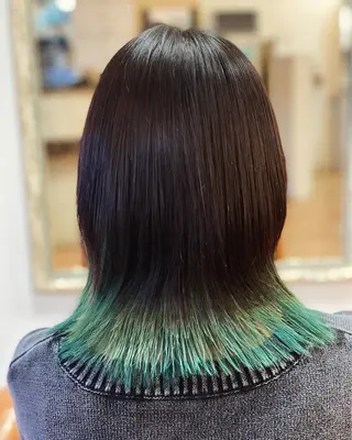 ミディアム カラー 岡田 里奈のヘアスタイル