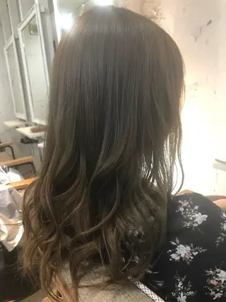 セミロング カラー オイカワ ルウのヘアスタイル
