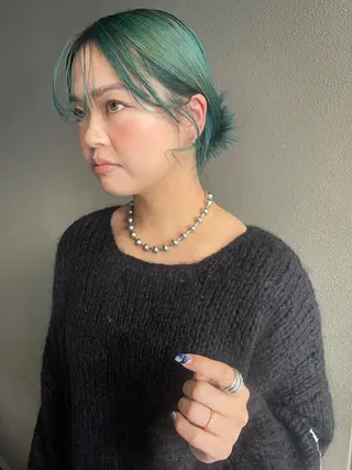 ミディアム カラー 💓パーマ，💗 レイヤーカットのヘアスタイル