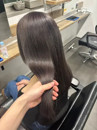 ロング カラー 浦川 まどかのヘアスタイル