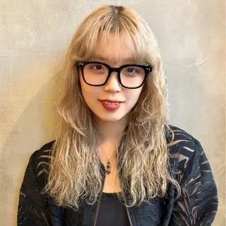 セミロング カラー ショート/ウルフ ハイトーン/カイセイのヘアスタイル