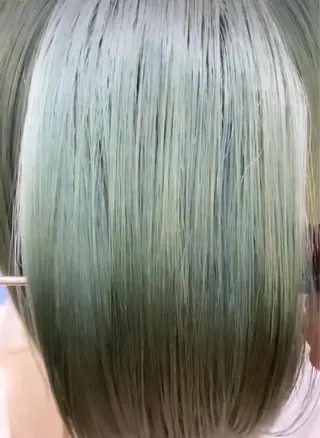 セミロング 松田 アカリのヘアスタイル