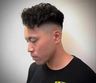 ショート 岡本 佳久のヘアスタイル