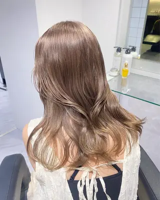 セミロング カラー センターパート特化 井上健太のヘアスタイル
