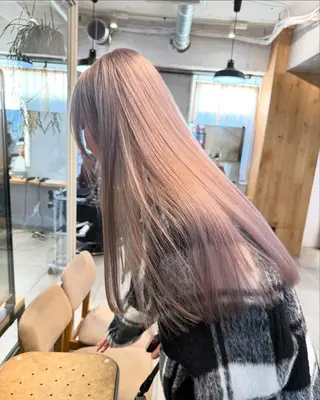 ロング カラー ミルクティー× グレージュMOMOのヘアスタイル