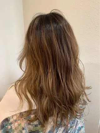 ロング カラー 室谷 ゆりあのヘアスタイル