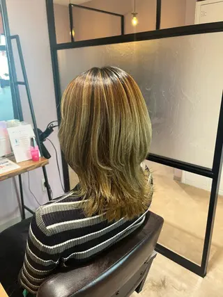 ミディアム 松下 詩恵里のヘアスタイル