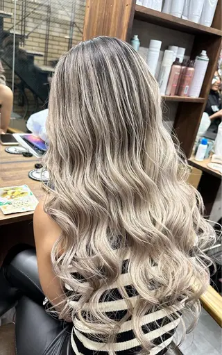 ロング カラー 難波ブリーチカラー 伊藤洋輝のヘアスタイル