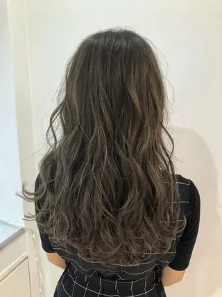 ロング カラー 服部 樹季のヘアスタイル