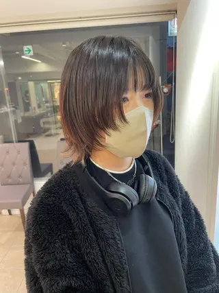 セミロング カラー 渡部凌我 小顔ウルフ ハイトーンカラーのヘアスタイル