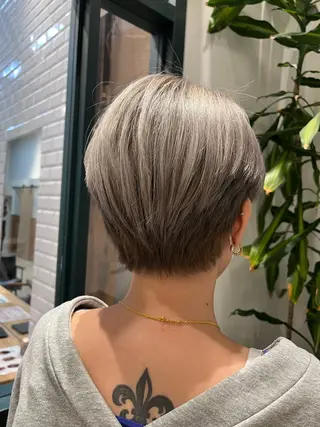 ショート カラー 草野 奈扇のヘアスタイル