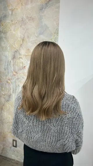 セミロング 安井 楓琳のヘアスタイル
