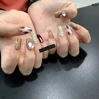 ネイル 個性派ネイルサロン 💅🏼ターコイズのネイルデザイン