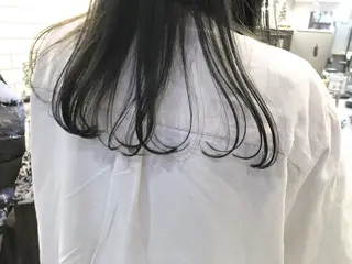 セミロング パーマ 顔周りレイヤーカット ブリーチminamiのヘアスタイル