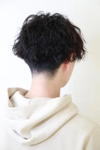 ショート パーマ メンズ 石倉 真のヘアスタイル