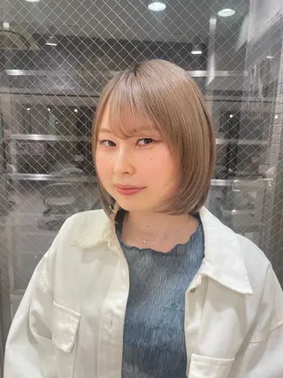 ショート カラー まるやま ひなこ/艶髪カラーのヘアスタイル