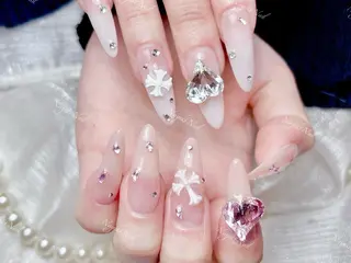 ネイル 🦋 Queenieのネイルデザイン