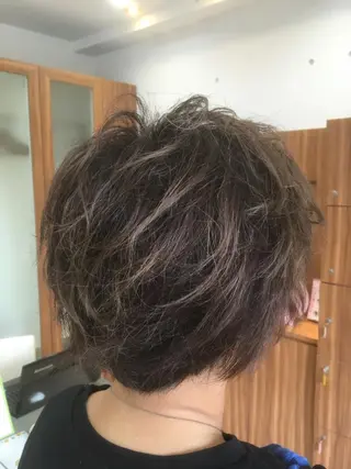 ショート カラー 白髪ぼかしハイライト 柳川拓哉のヘアスタイル