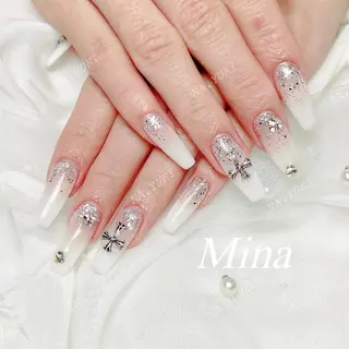 ネイル 🦋 Queenieのネイルデザイン