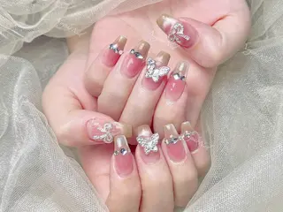 ネイル 🦋 Queenieのネイルデザイン