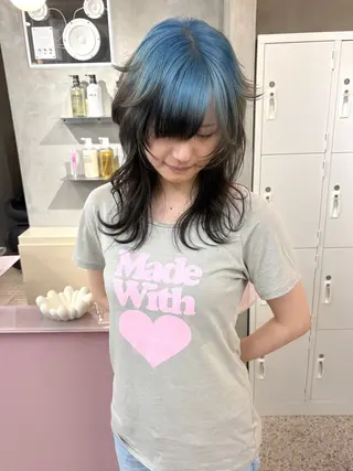 セミロング カラー PELEハイトーン shinobuのヘアスタイル