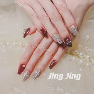 ネイル 🦋 Queenieのネイルデザイン