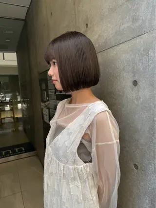 ショート あやの/レイヤー /ベージュカラーのヘアスタイル