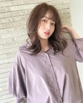 ミディアム カラー grand juteのヘアスタイル