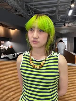 ミディアム ハイトーン特化/和音 【デザインカラー】のヘアスタイル