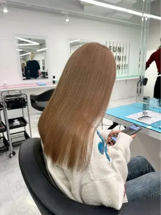 ミディアム カラー ヘアアレンジ 🫧モテる💗ダメー ジレスハイトーン🫧のヘアスタイル