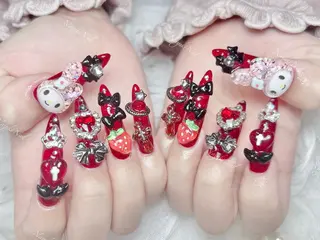 ネイル 🦋 Queenieのネイルデザイン