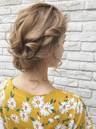 セミロング ヘアアレンジ あやか 白髪ぼかしハイライトのヘアスタイル