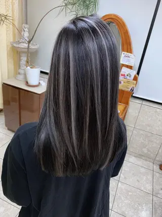 セミロング 穐田 司樹のヘアスタイル