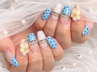 ネイル shineジェル& チップ長さだしのネイルデザイン