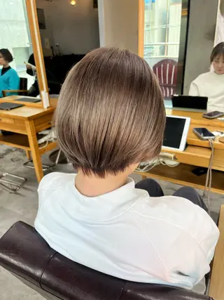 カラー 秋山 美奈のヘアスタイル
