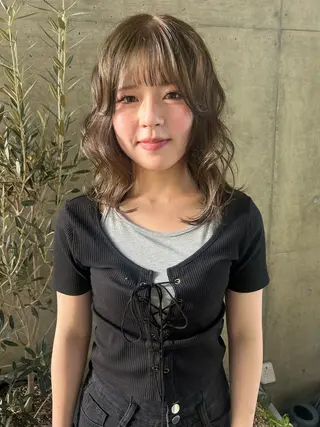 ミディアム カラー yoda karenのヘアスタイル