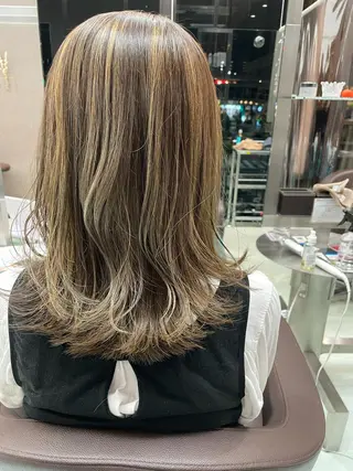 ミディアム カラー 川上 紗也加のヘアスタイル