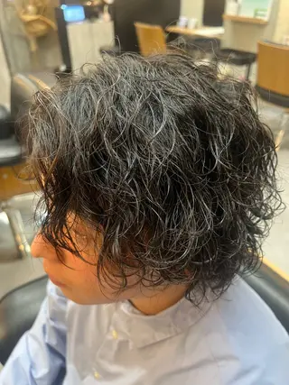 ミディアム パーマ メンズ メンズ縮毛矯正 細谷碧海のヘアスタイル