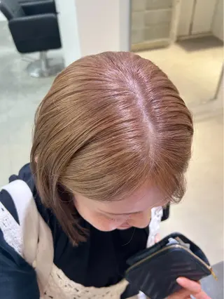 ショート カラー 艶ハイトーン🔆 ️️️安座間 希のヘアスタイル