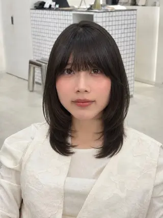 ミディアム 中野 茉莉のヘアスタイル