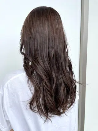 セミロング カラー 猪股 唯菜のヘアスタイル