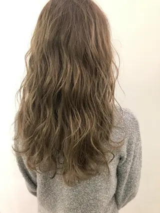 セミロング カラー メンズ レイヤー ウルフ 弓木啓輔のヘアスタイル