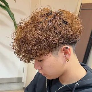 パーマ メンズ スペインカール/セン ターパート/RYUのヘアスタイル